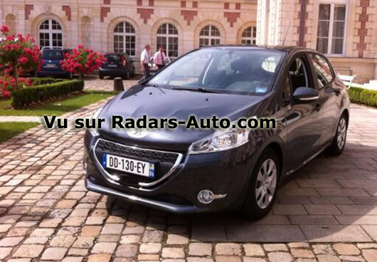 radar mobile DD-130-EY Peugeot 208 berline