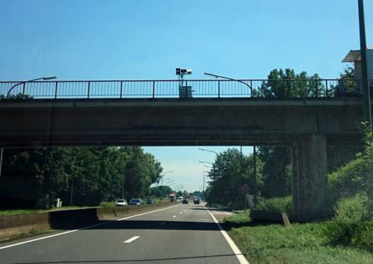 Faux radar sur un pont