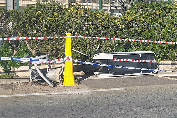 Un radar tourelle dtruit lors d'un accident de la route