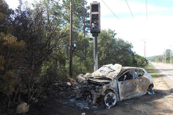 Un radar tourelle détruit par un incendie de voiture en Corse