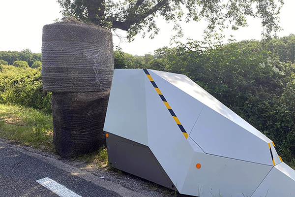 Les agriculteurs en colre masque un radar autonome de faon originale