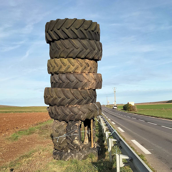 radar tourelle de Veaugues recouvert de pneus