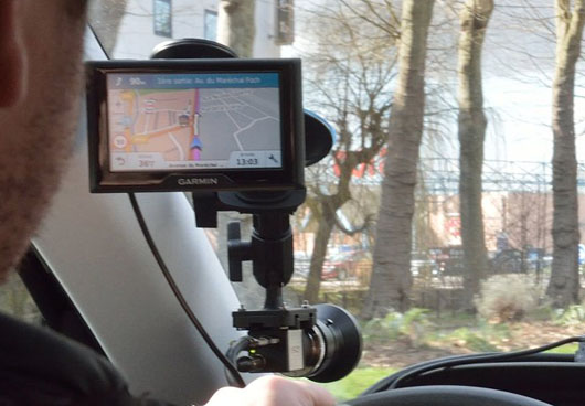 navigateur GPS voiture radar