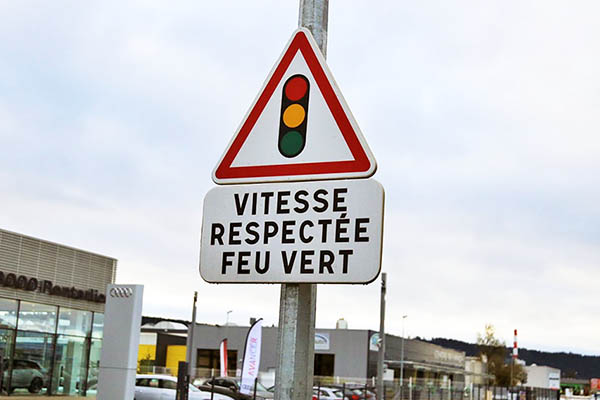 Les feux radars qui passent au vert lorsque vous respectez la vitesse sont lgaliss