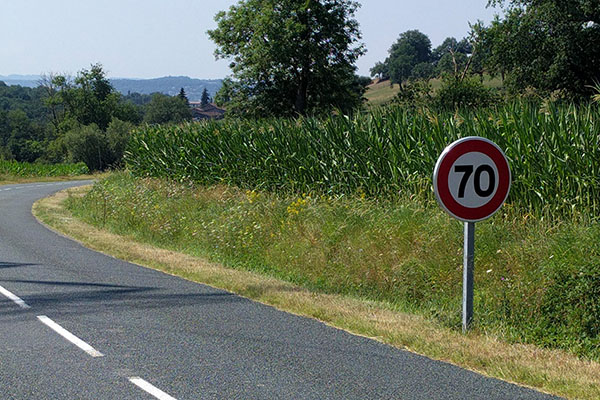 Panneau limitation de vitesse 70 km/h