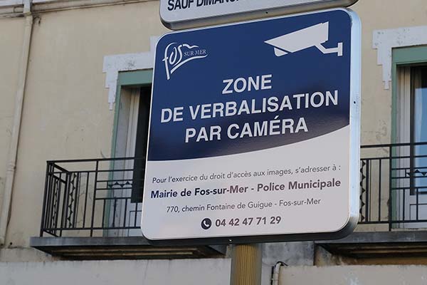 panneau signalant la vido-verbalisation  Fos sur Mer