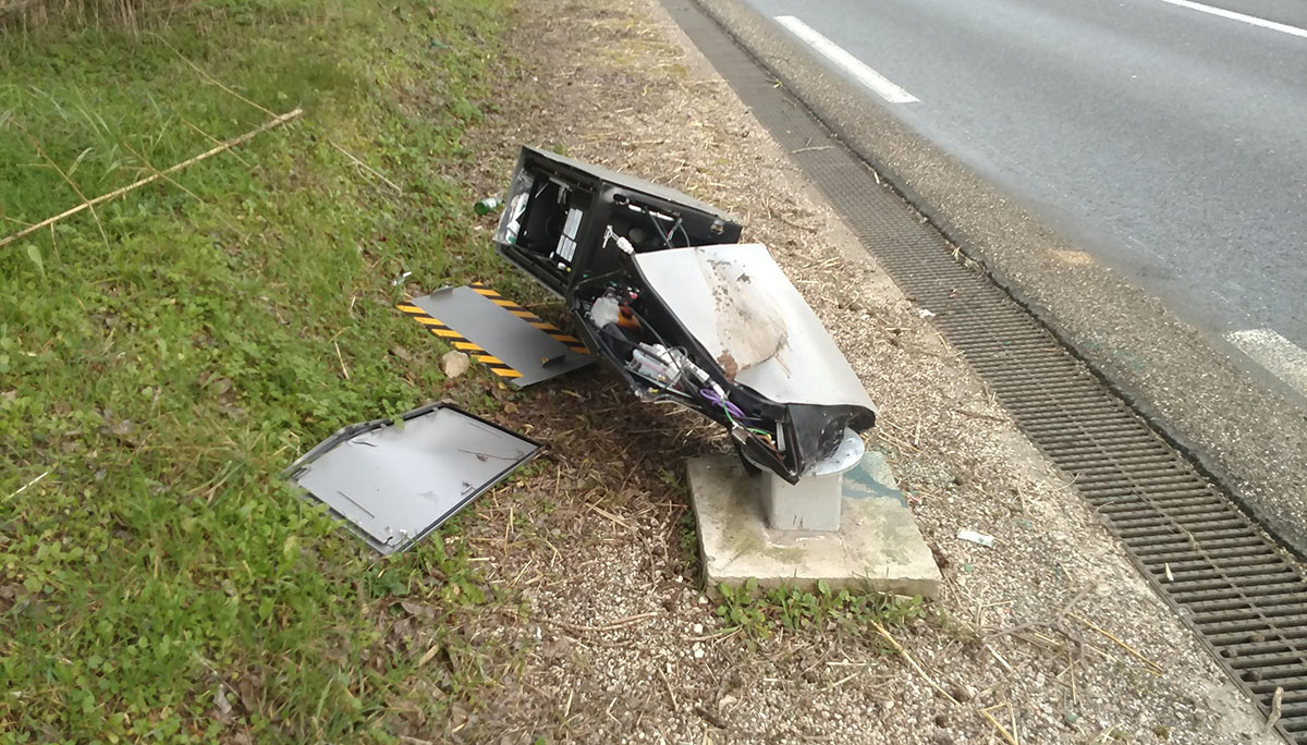 Insolite, deux radars détruits par accident en quelques heures