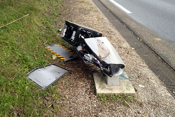 Insolite, deux radars dtruits par accident en quelques heures