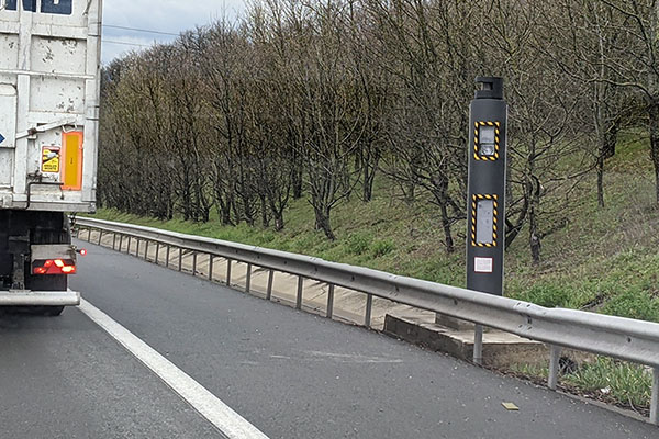 Un nouveau flash infrarouge invisible pour les radars double face