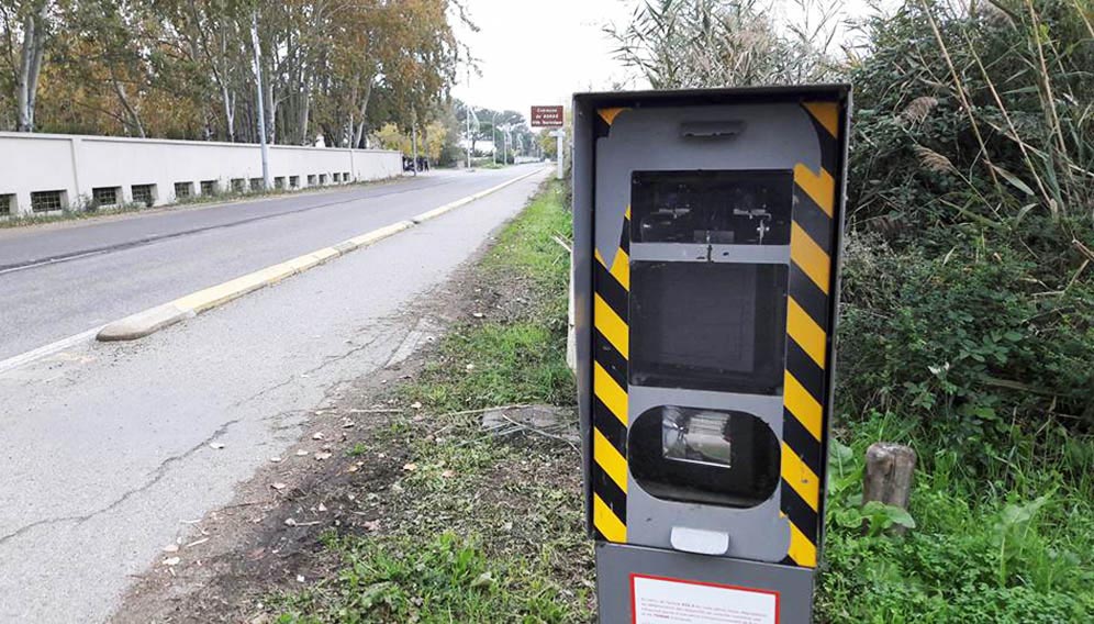 doigt d'honneur  un radar fixe