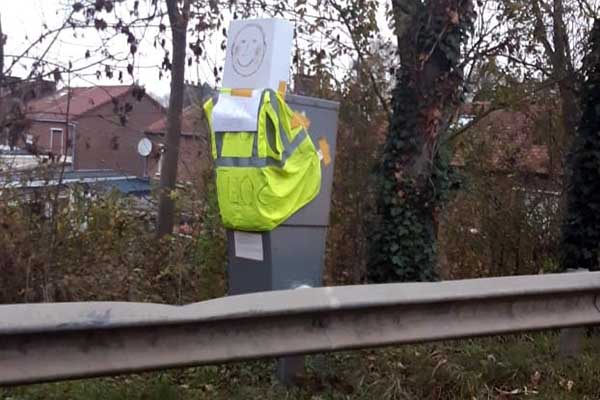 Radar avec gilet jaune