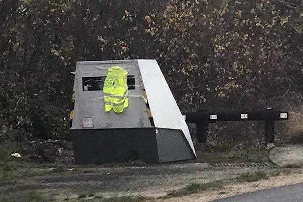 Les Gilets Jaunes Fleurissent Sur Les Radars