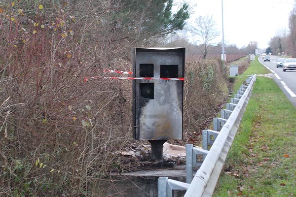 Mme le confinement n'arrte pas les dgradations de radars