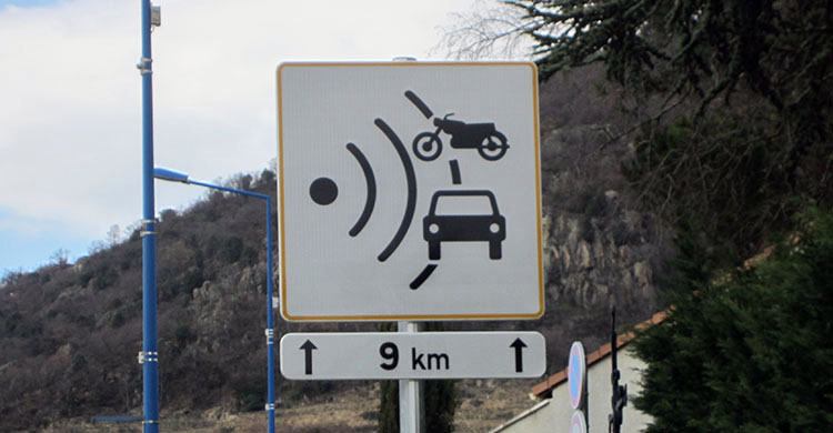 Panneau radar zone leurre L2 entre Saint-Loup et Les Arnavaux 