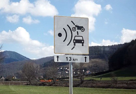 Panneau radar zone leurre entre Wintzenheim et Munster 