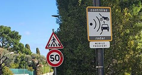 Panneau radar zone leurre Moyenne corniche entre Roquebrune et Beausoleil 