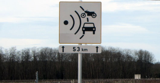 Panneau radar zone leurre entre Vichy et Courpire 