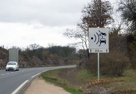 Panneau radar zone leurre entre Als et Uzs 